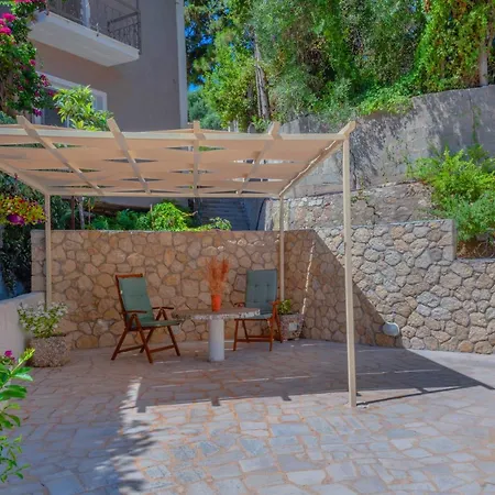 Willa Mikalef Perama (Corfu)