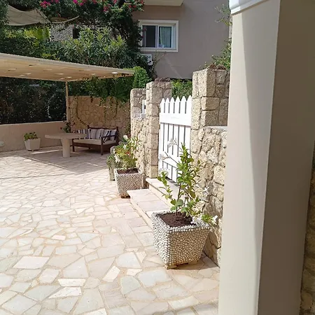 Willa Mikalef Perama (Corfu)