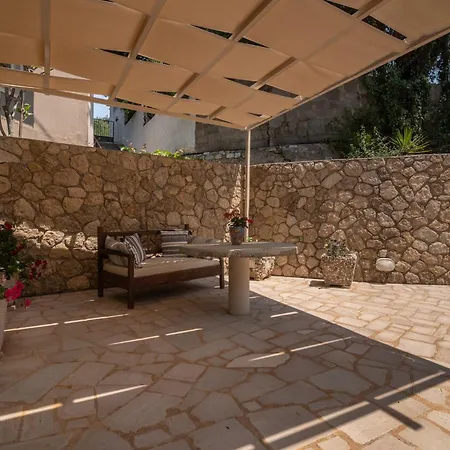 Mikalef וילה